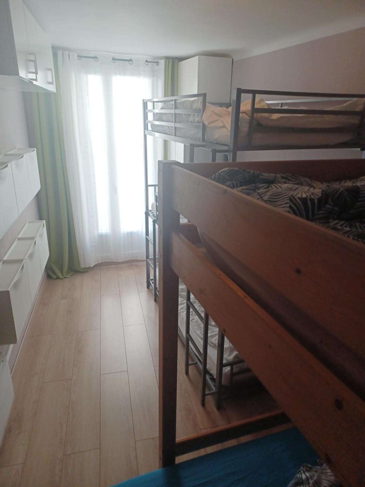 Logement Chambre Seul En Supplement Ou Dortoir Mixte Roquemaure  Rom bilde
